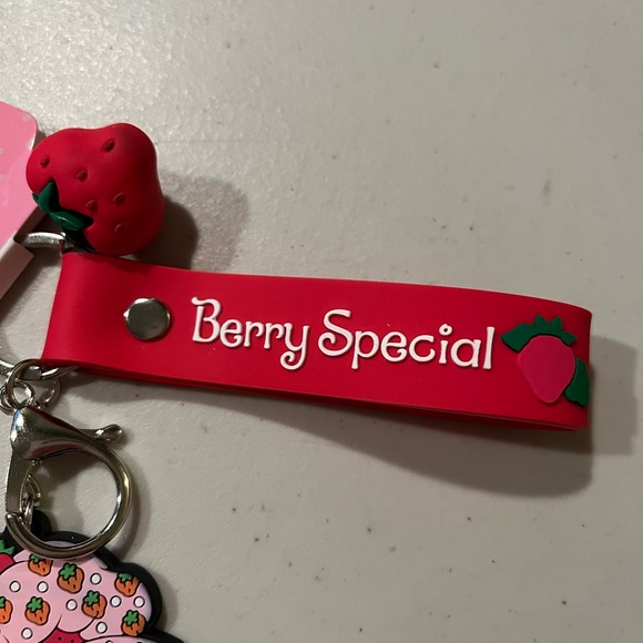 Keychain with Red Strap - Picture 5 of 6